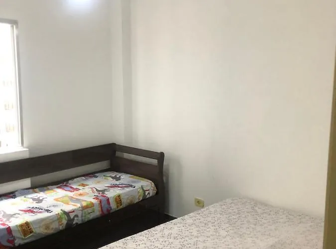 Apartamento à 150m na Praia da Pitangueiras em local Nobre Guarujá